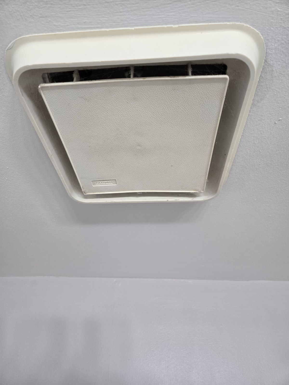 Bathroom exhaust fan